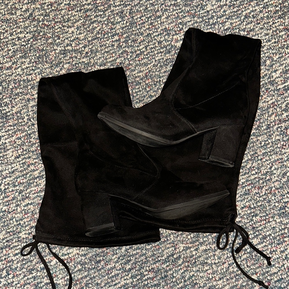 Unisa Black Knee/Thigh High Heeled Boots for Women